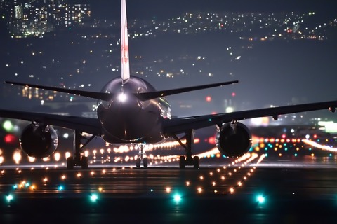 飛行機 夜 フライト